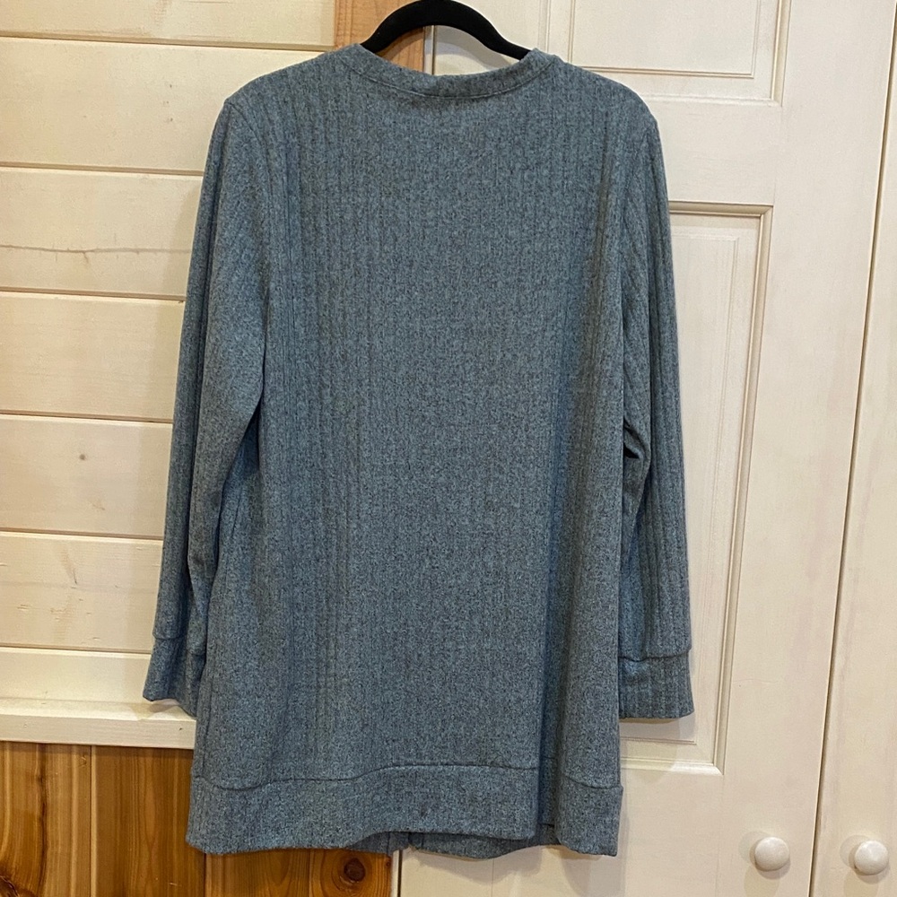 Gray Ribbed Button-Front Cardigan with Pockets - Picture 3 of 3